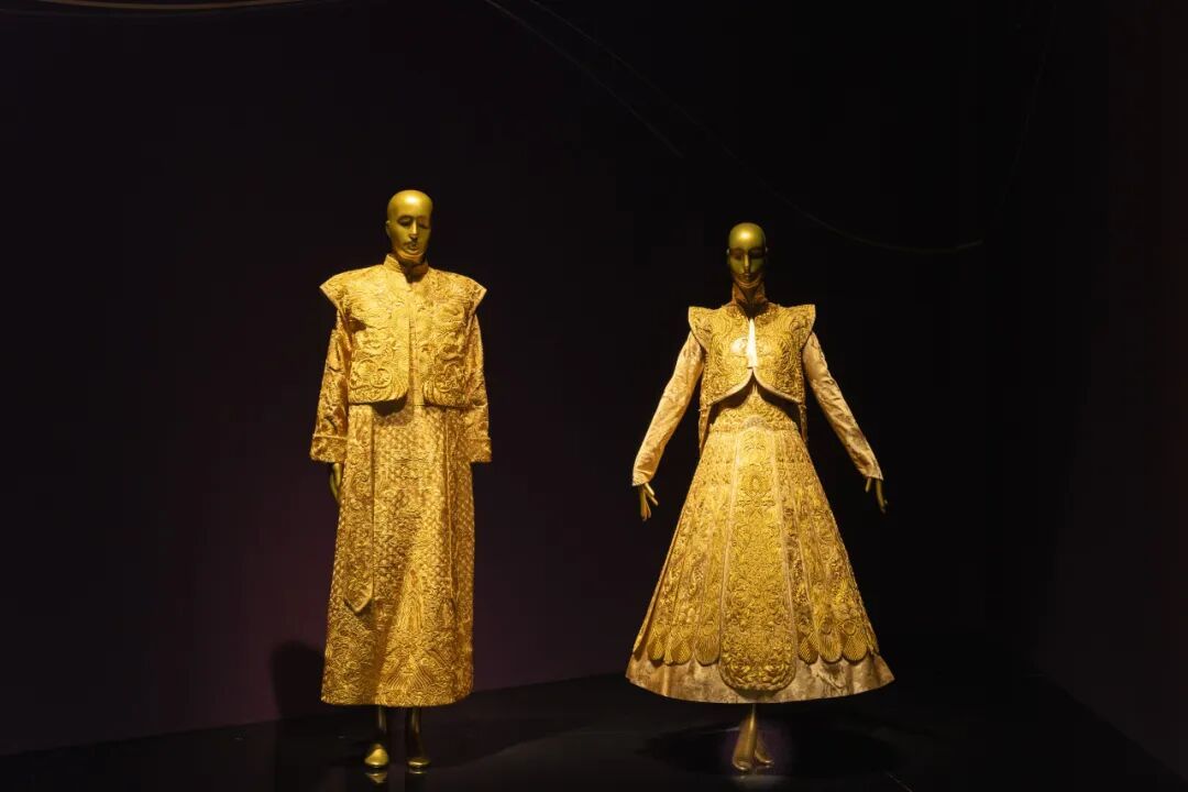 看展 ｜ 金线织文明：当代高定与千年织金艺术的美学回响
