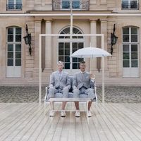 Thom Browne（汤姆·布朗）2026春夏高级成衣发布秀，与“外星生物”的超凡接触。