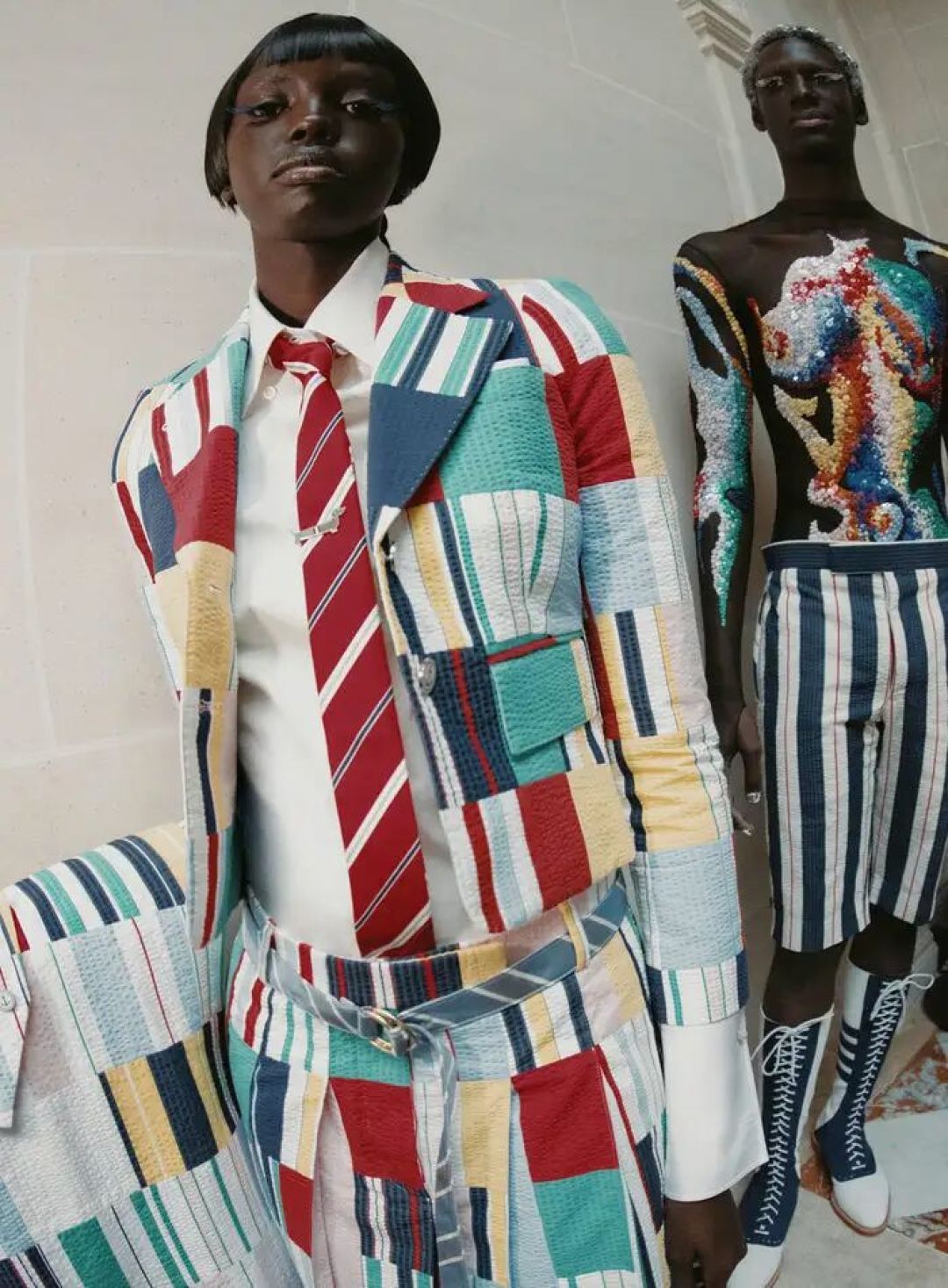 Thom Browne(汤姆·布朗)2026春夏高级成衣发布秀,与“外星生物”的超凡接触。
