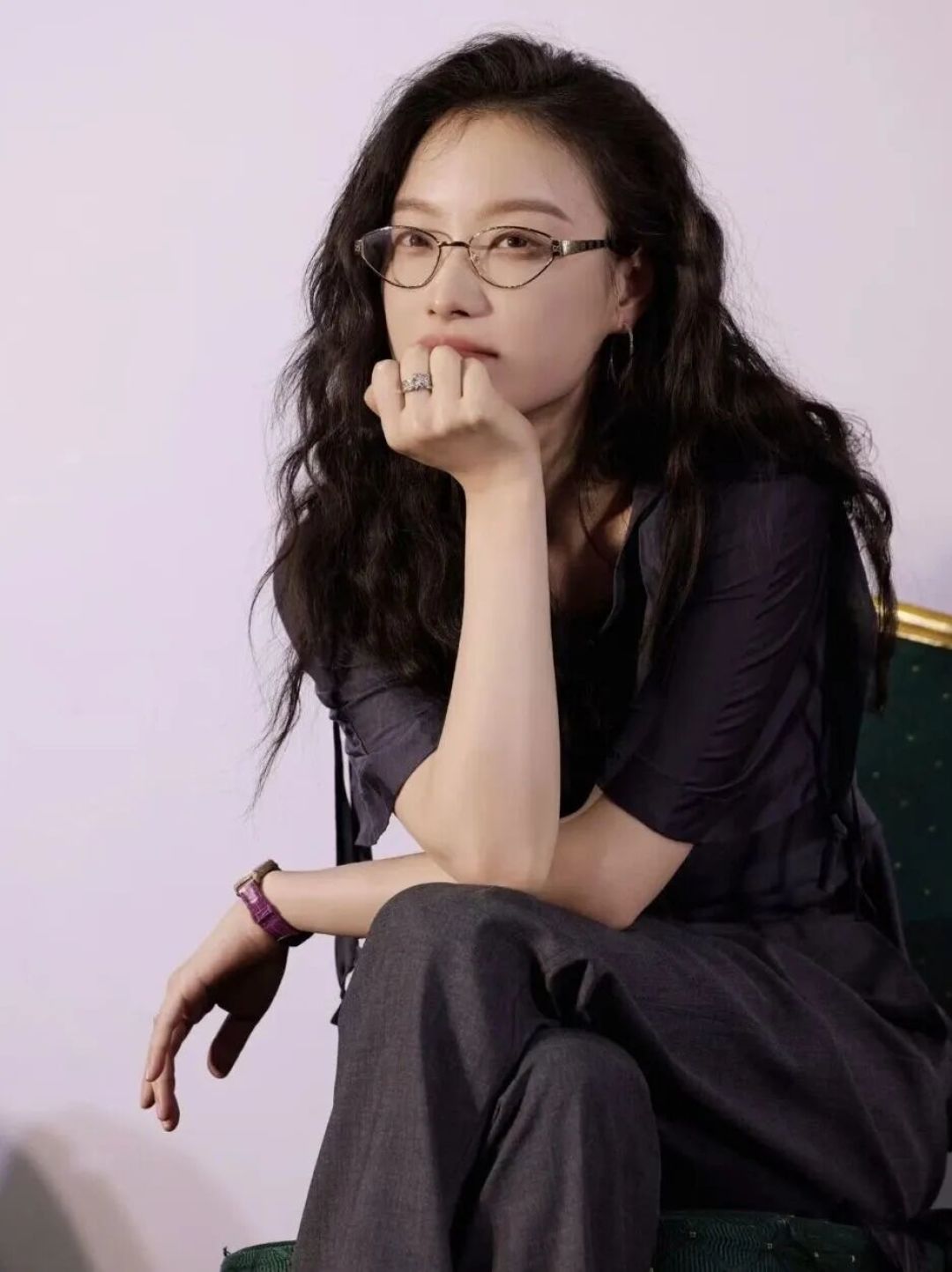 美貌在线,脑子更狠:Hot Nerd 怎么那么上头呢?从“书呆子风”到现在,2026年的性感又被重新定义了?