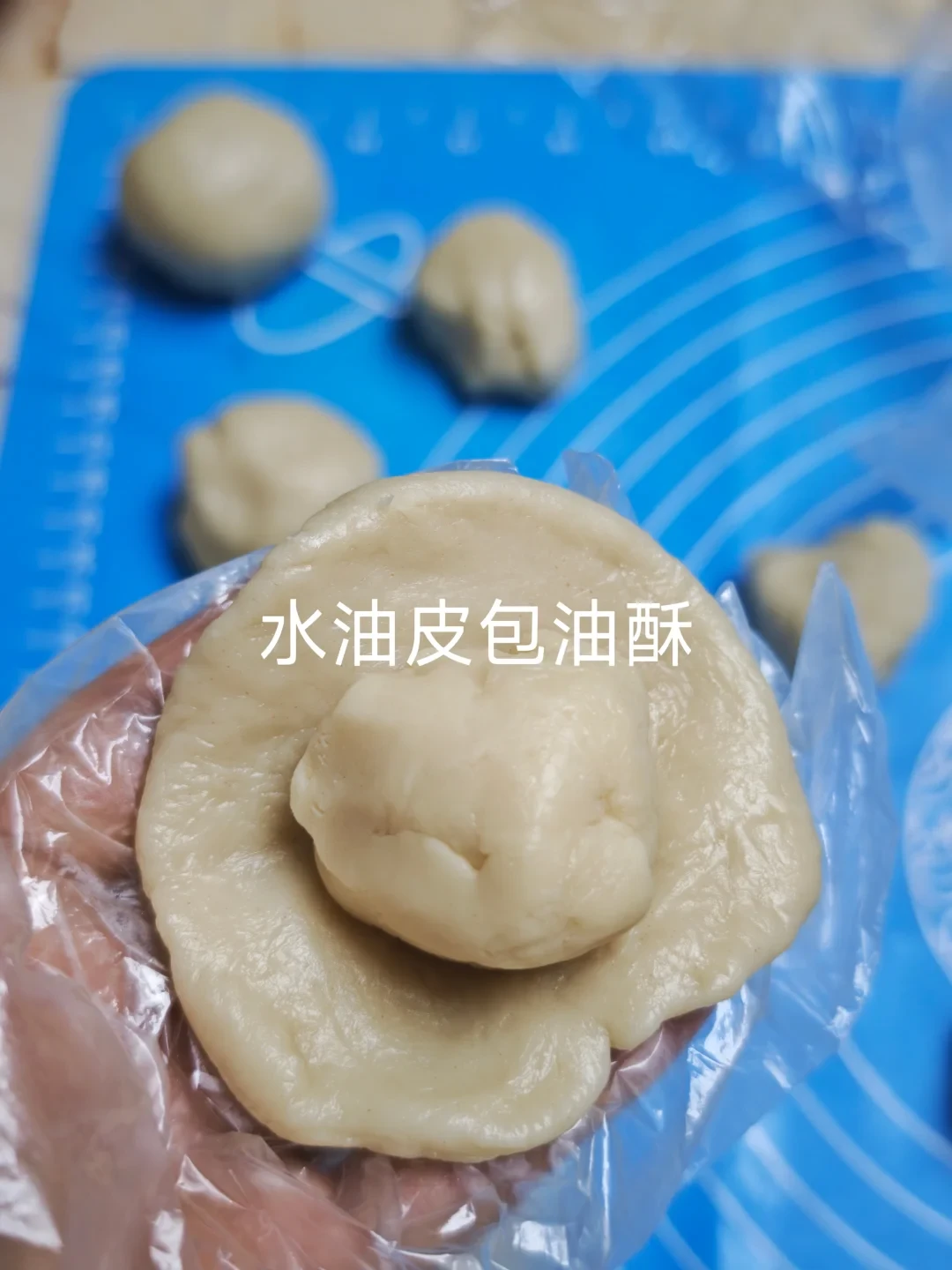 烘焙|复刻经典的咸蛋黄鲜肉月饼🥮