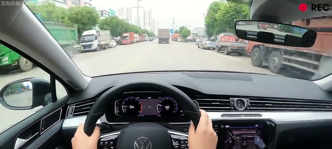 开了朋友的迈腾,再开凯美瑞,我发现:这俩车的差距,被严重低估了