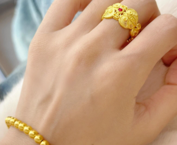 伟德bv1946官网-20260403最新周生生黄金今日价格多少一克_金饰按克计算的具体价格数值介绍