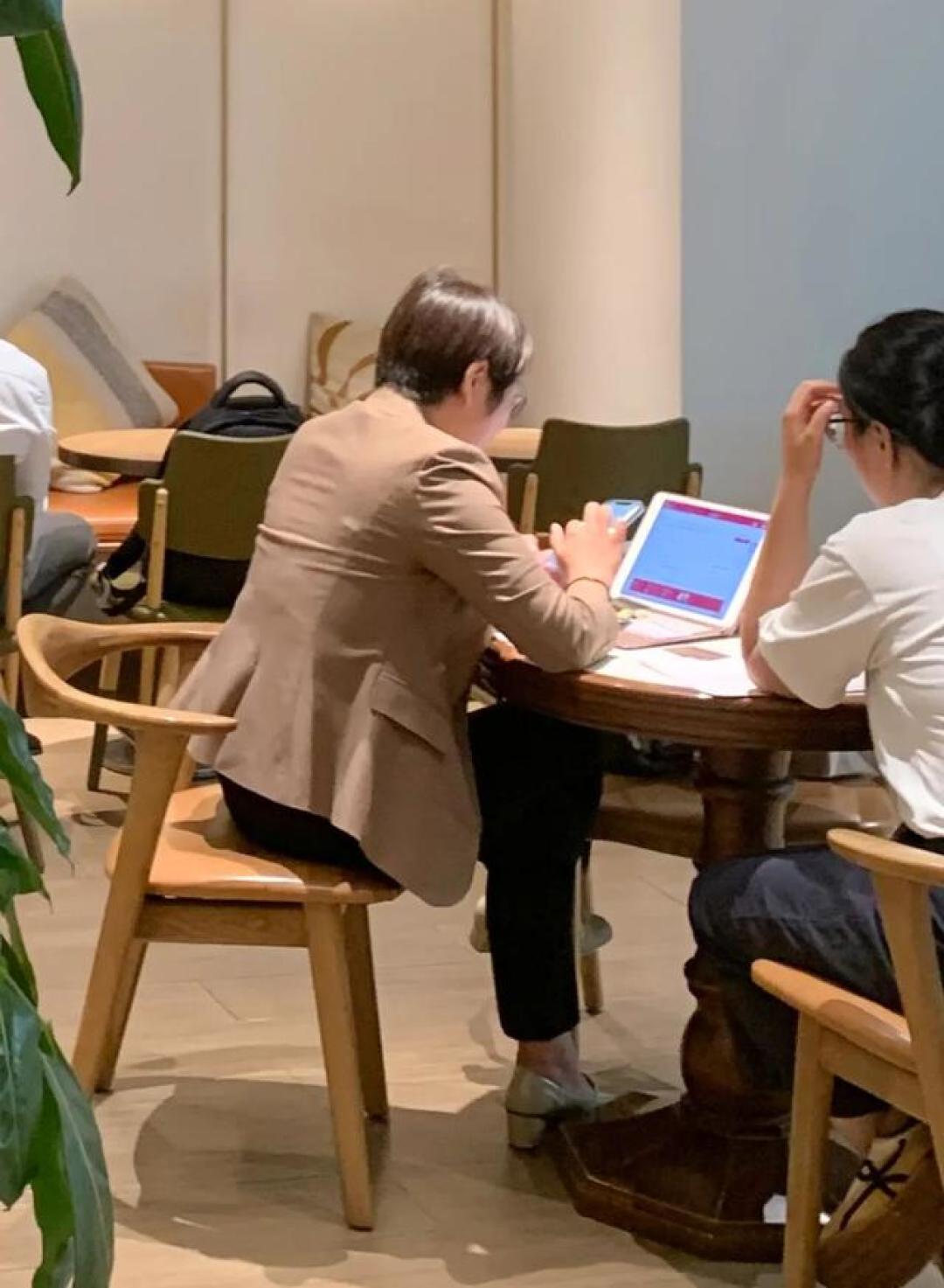 北京咖啡馆里的6种人设,金融男不算最能装的