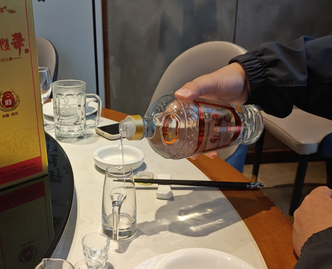 又一白酒在江西彻底火了！100%纯粮，定价128元，不是四特酒、玻汾！
