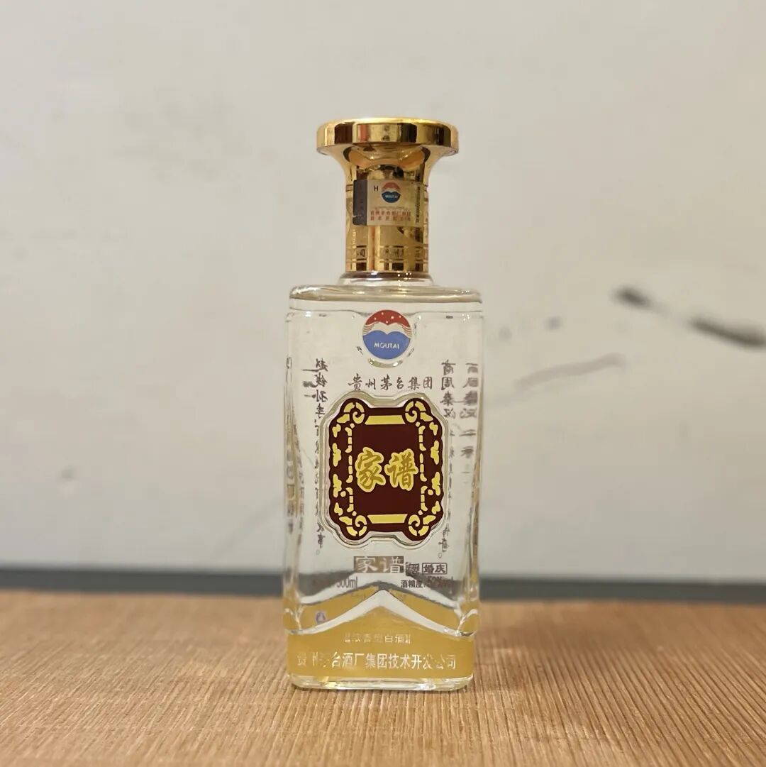 这瓶停产的“家谱婚庆酒”,不是用来喝的,是用来“认祖归宗”的