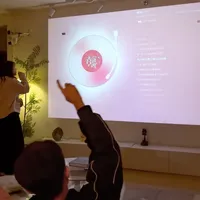 冬天被它治愈了！深圳手信版投影仪卧室神器