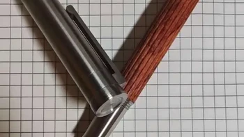 弘典苏木新版开箱测评
弘典苏木新版最近发售了，马不停蹄的去抢了一支回来拍视频测评，感觉相比前代作出了不少升级，实际书写体验感觉也是非常棒，果然，弘典在低价位钢笔的统治力还是很强的。#钢笔  #每日分享 #测评 #弘典钢笔  #钢笔测评