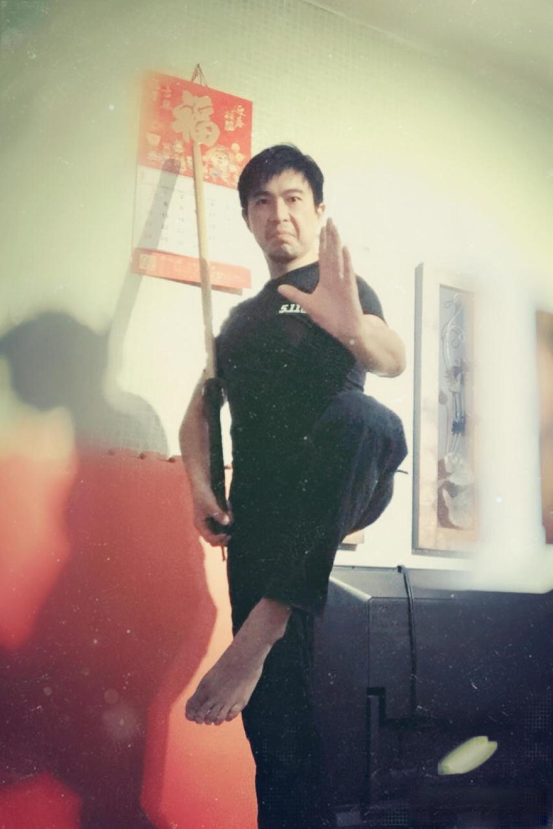 冷兵器是应该重一点好还是轻一点好?为什么古典小说中越厉害的武将兵器越重?