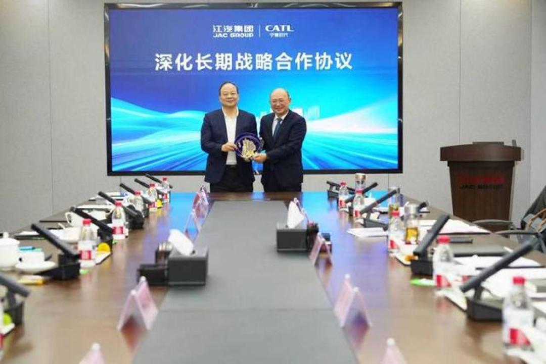江淮造70万豪车秒杀迈巴赫,亏6亿反涨47%,华为出手救活老国企