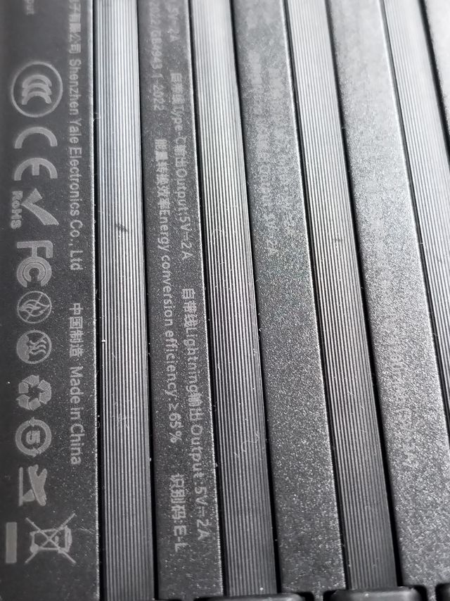 18元，1万毫安充电宝，带四线方便。