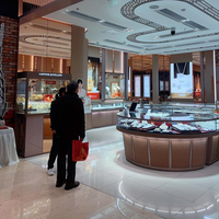 国际金价单日暴跌超9%创40年新高，国内黄金饰品价格应声下调，周大福、老凤祥等品牌线上退货运费政策紧急调整