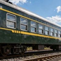 2026年1月25日广州站末班绿皮车发车,普速列车时代落幕;T131次因高性价比成打卡热点