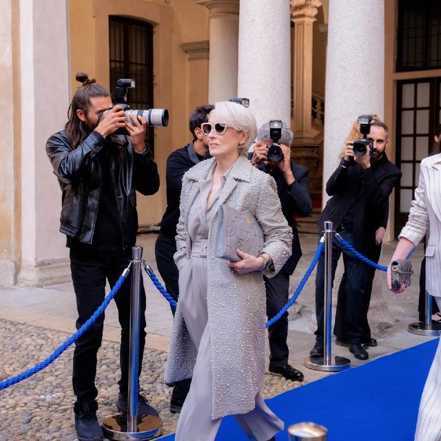 《穿普拉达的女王2》首发预告，三大主演回归上演权力反转