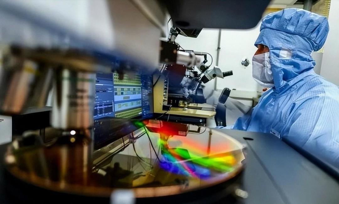 就差光刻技术了!日媒:中国或成日荷后,第三个造光刻机的国家