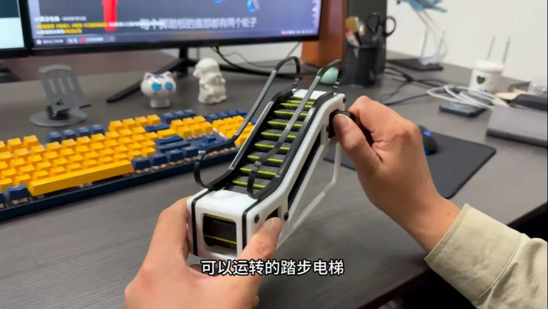 我斥巨资修建了一座专属猫咪的地铁和地铁站