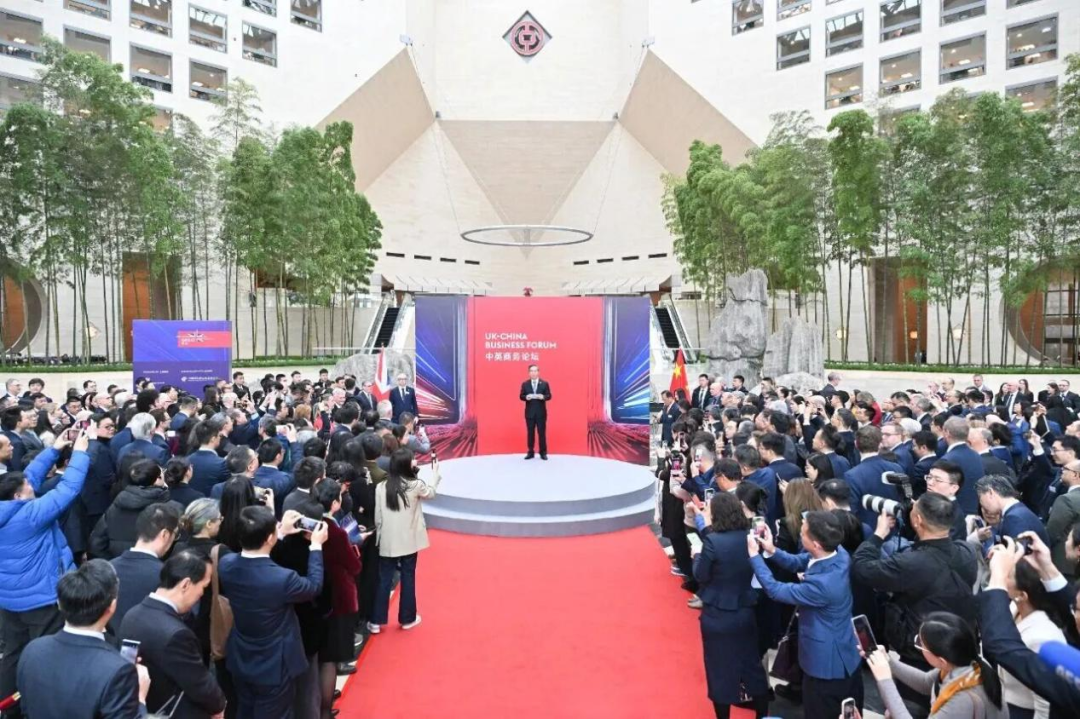 海辰储能吴祖钰受邀与英国首相进行会面,助力全球清洁能源事业发展