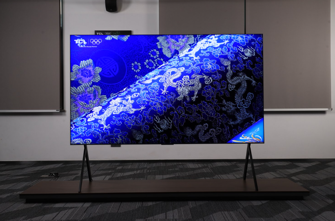 TCL Q10M Pro值不值得买?简奢风家装买这台电视,有排面吗?