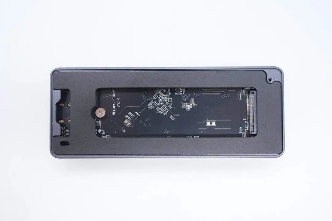 Teardown of UGREEN Thunderbolt 5 80Gbps M.2 NVMe SSD Enclosure