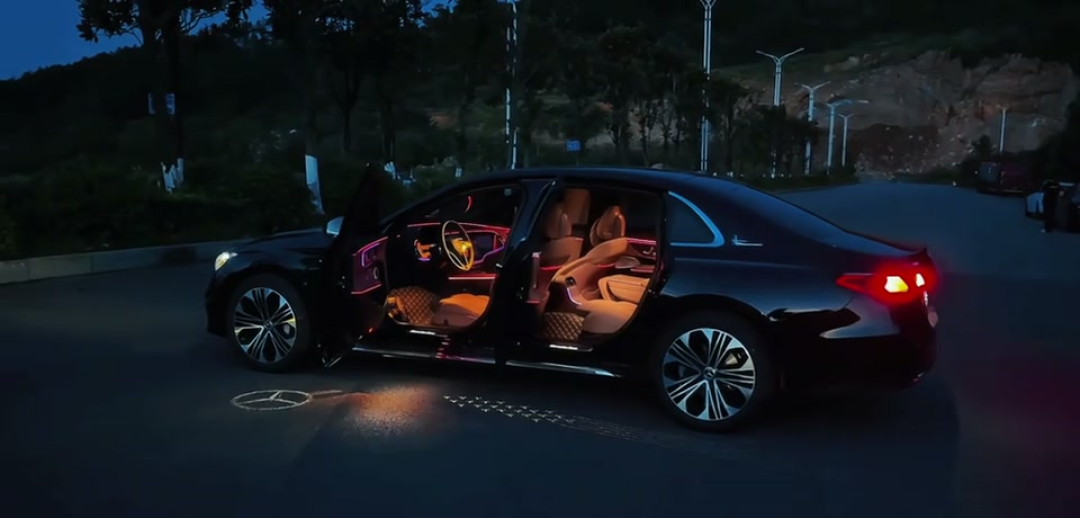 2025 款奔驰 E300L：立标立的不是车标，是很多人憋了半辈子的那口气