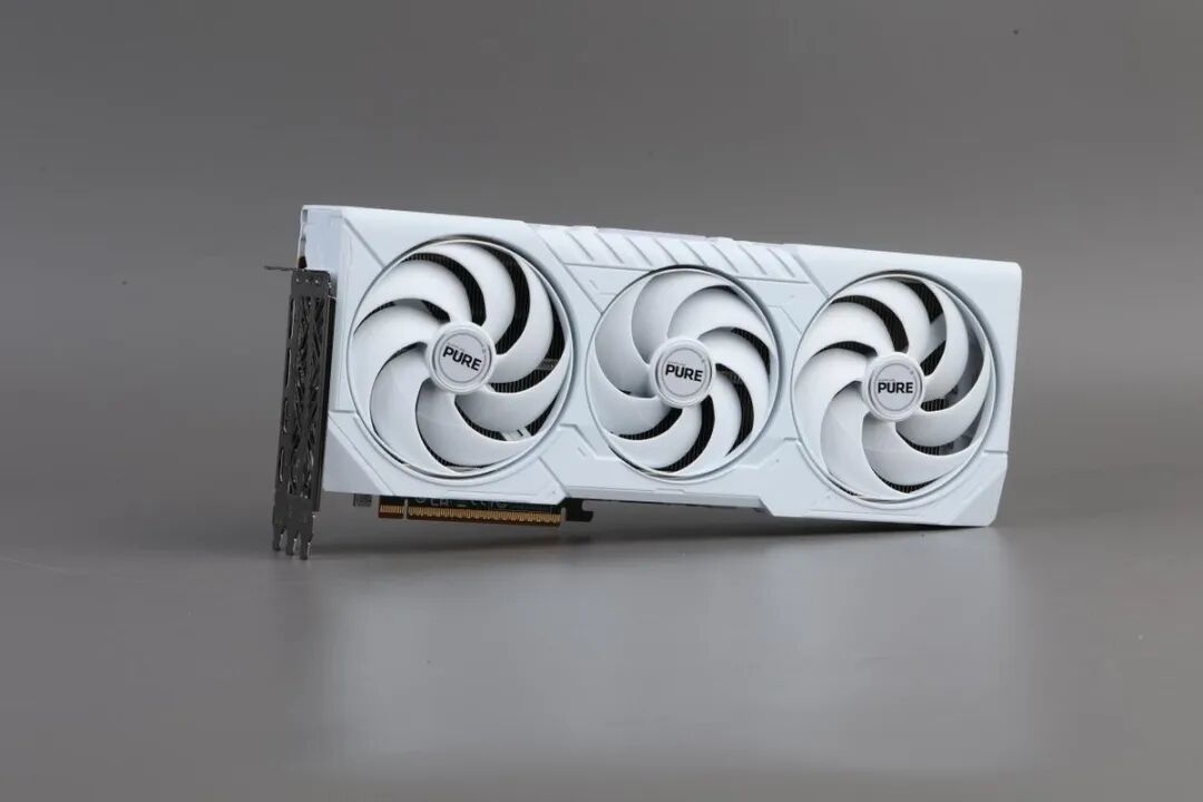 蓝宝石RX9070GRE极地OC评测:光栅游戏压过RTX5060Ti,专业领域加速4倍