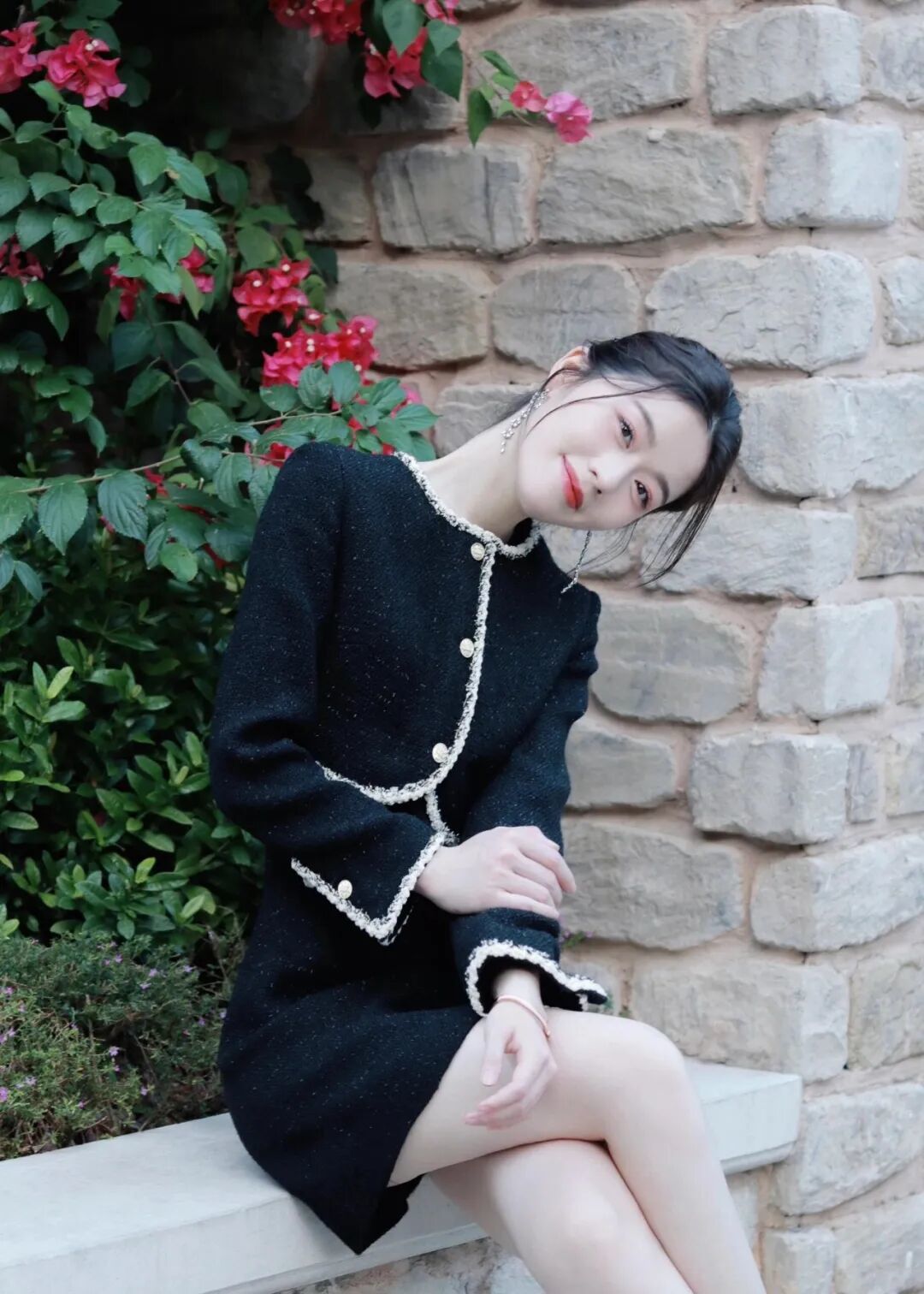 想穿小香风又怕显成熟?这条“假两件”连衣裙,让你轻松get贵气又时髦的千金感