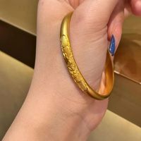 小时候嫌弃的“妈妈款”金手链，才是现在花钱都买不到的时尚天花板！