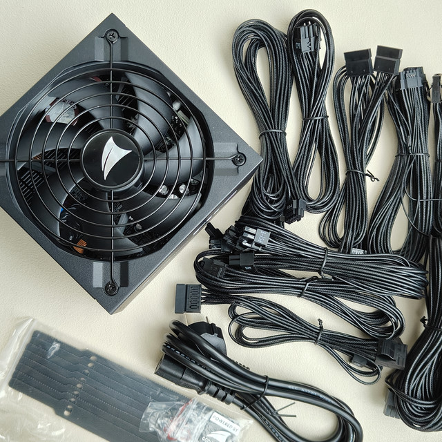 ATX3.1和白金认证到底该信谁？高瓦数电源这样选才不烧卡