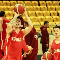 世预赛倒计时日本男篮主帅却突然下课了！如果八村塁回归，中国男篮如何应对？赵继伟很有可能又要重回国家队了