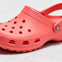 Crocs到底适不适合你？舒适、个性与场景适配的三重真相