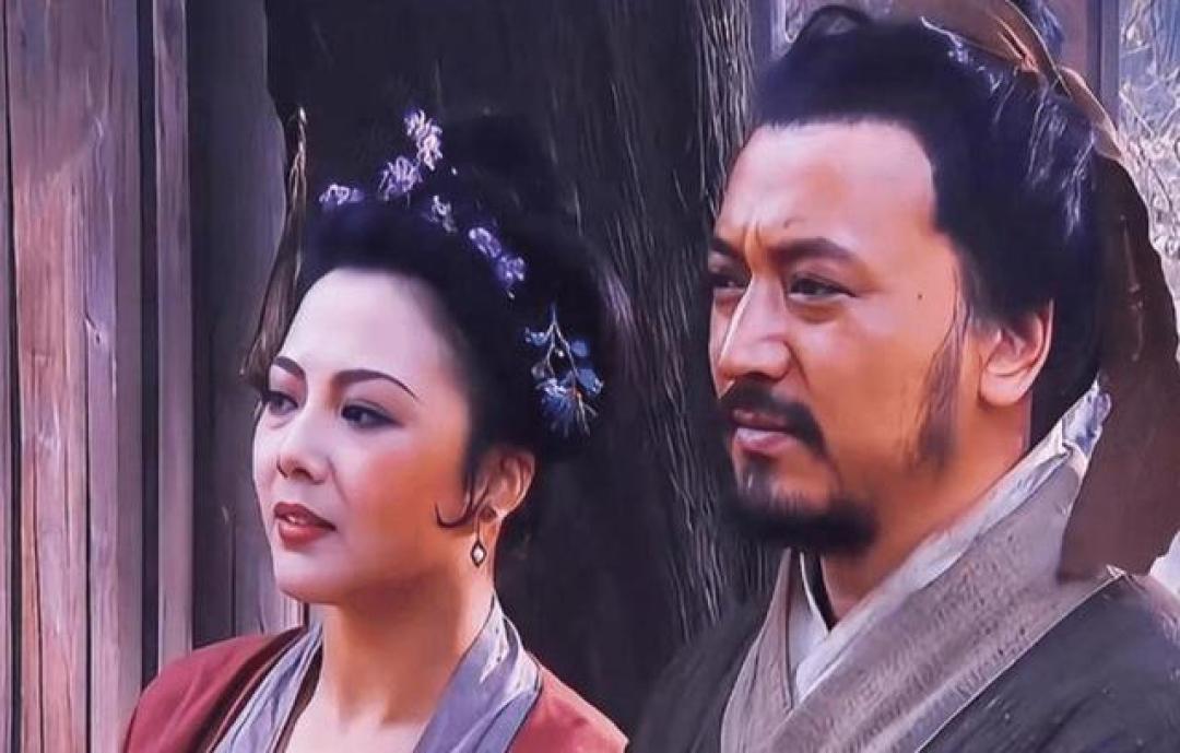 难怪武松会孤独终老,你看他住在十字坡8晚,孙二娘把什么给了他