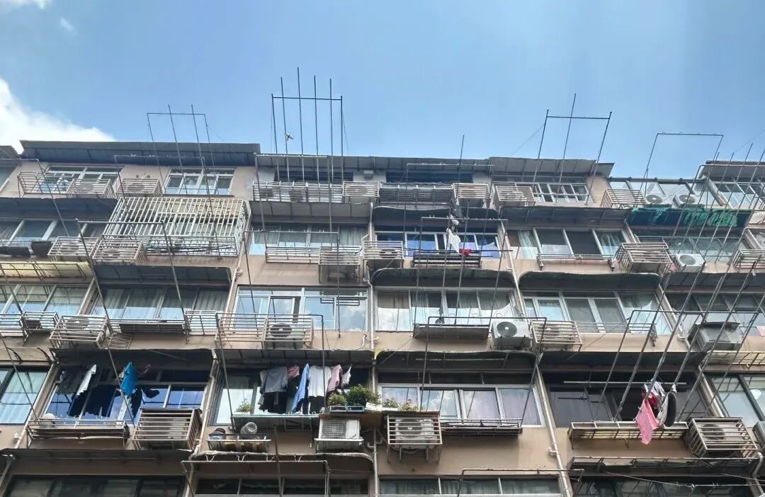 住顶楼太遭罪?上海杨浦这户业主改造老房,不后悔!