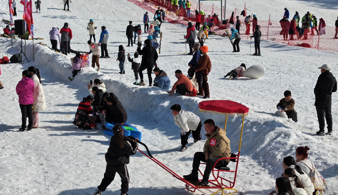 鸠兹古邑寻韵·天堂寨赏雪·红花尖逐雪·吊锅米酒暖冬