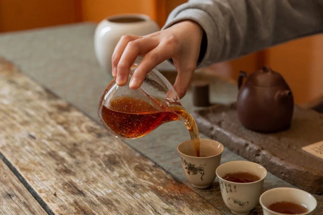 中茶六堡小黄盒013 | 经典重现!大厂高品质外贸茶,甜似“红豆汤”
