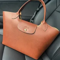 女律师通勤翻包｜巨能装还这么好看？