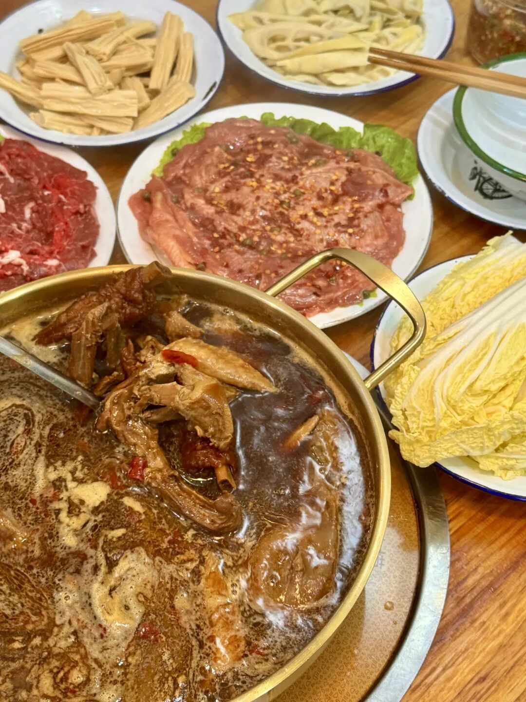 味道研究所 | 遂昌‘’老卤”私藏:三十多年街角飘香卤汤、爆辣猪脚、卤味小火锅,碳水党的最爱来了~