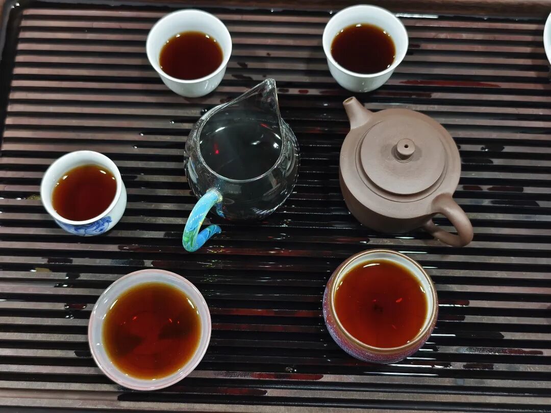大益2004年黄盒·云南普洱茶(小黄盒)