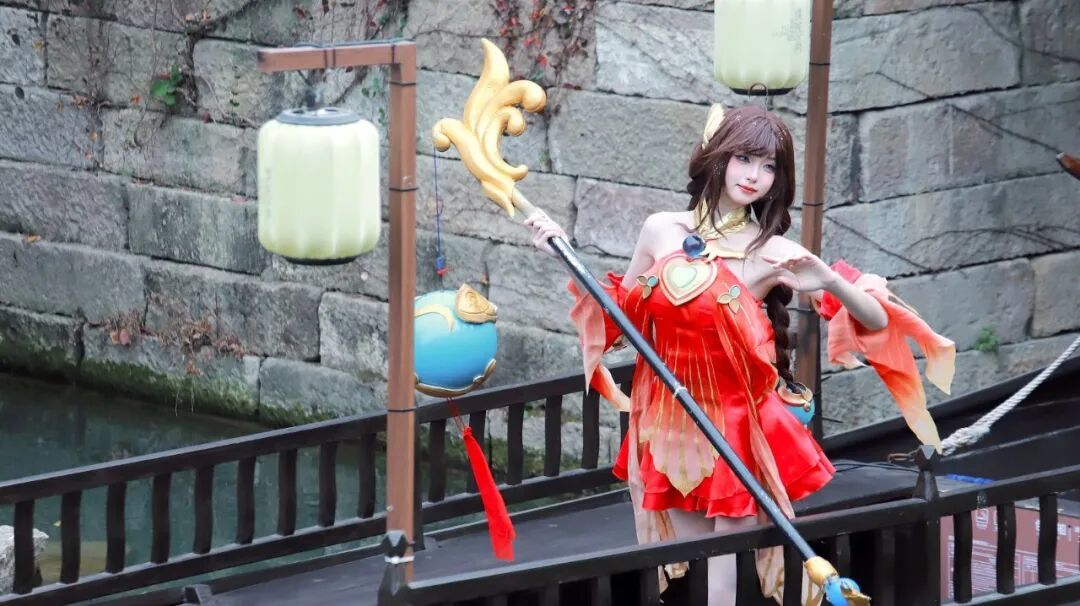 濮院之行 | 在现实世界里，英雄如何出现——对话濮院王者荣耀cosplay大赛导演孙莉