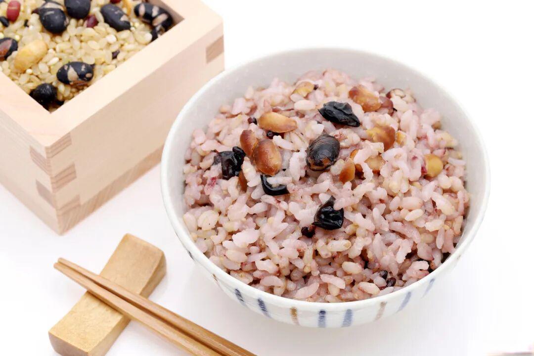 五谷为养,食养有方:舌尖上的体重管理智慧
