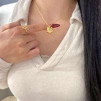 少女感VS气场女王，这只黄金猫咪吊坠到底适合谁？