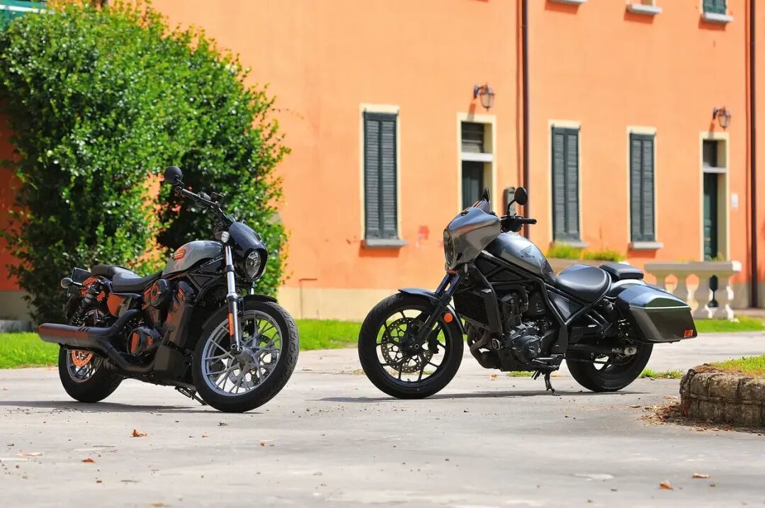 自动挡巡航 VS 哈雷血统:Rebel 1100 对决 Nightster Special,谁才是真正的“人人可骑 巡航车”?