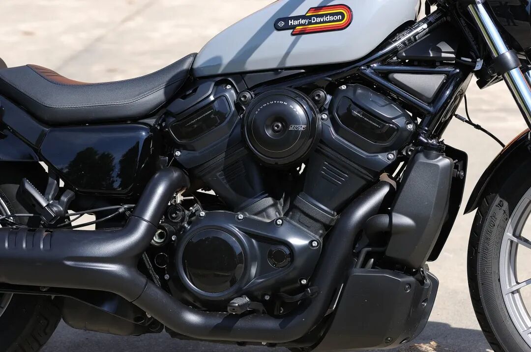 自动挡巡航 VS 哈雷血统:Rebel 1100 对决 Nightster Special,谁才是真正的“人人可骑 巡航车”?