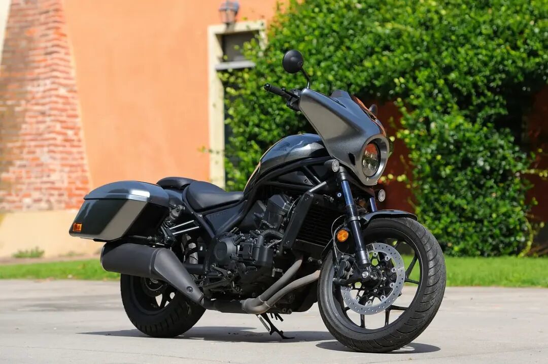 自动挡巡航 VS 哈雷血统:Rebel 1100 对决 Nightster Special,谁才是真正的“人人可骑 巡航车”?