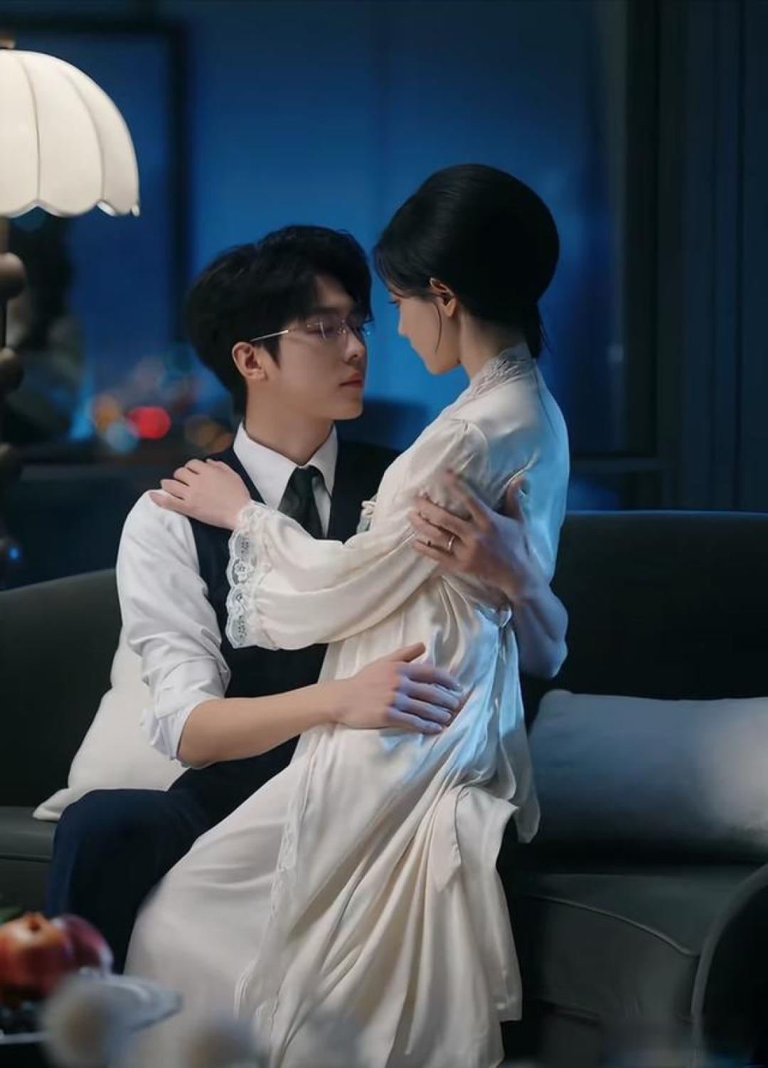 卡戎、林秋奈版《婚夜，燃尽》：成年人的爱情拉扯看哭了多少人？