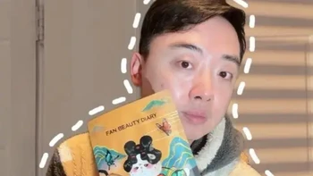 面膜实测｜Fanbeauty睡美人面膜 测评人情况：混油皮，最近有点变混干、中性。30+男生，皮肤敏敏成分为酒精。敷之前，状态基本稳定，额头有个别小闭口。
测评环境：杭州，1月冬，无暖气无空调的室内
精华含量：35ml，一如既往多，适合中间补涂延长敷的时间or放湿敷棉敷脖子；
精华质地：略微稠，比较水润轻盈。敷完拍打很好吸收💰 约84🪙5片
#面膜 #测评 #护肤