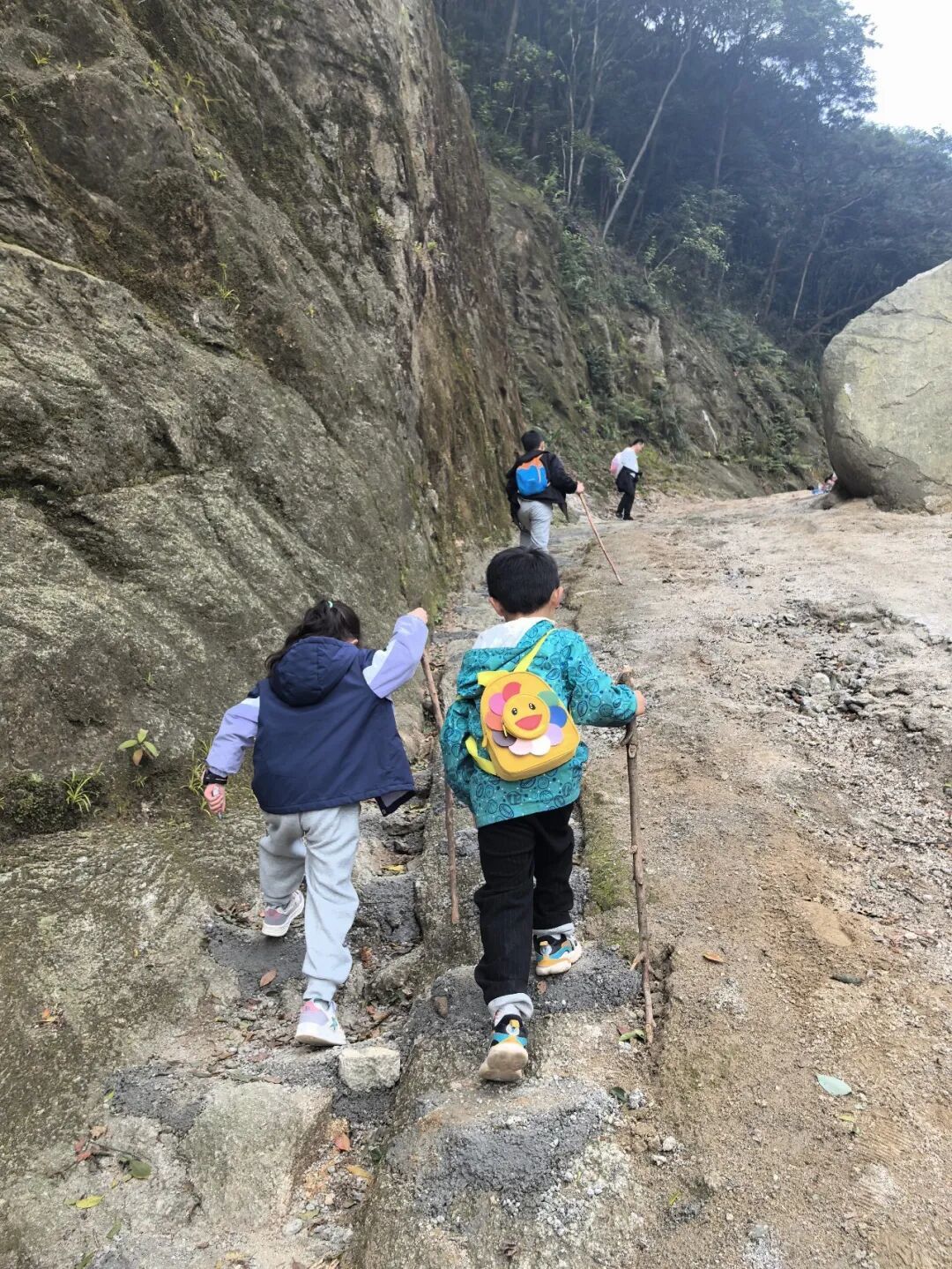 每周一山 | 经常爬山的孩子真的不一样,这周我们走进的是南宁白凿山!