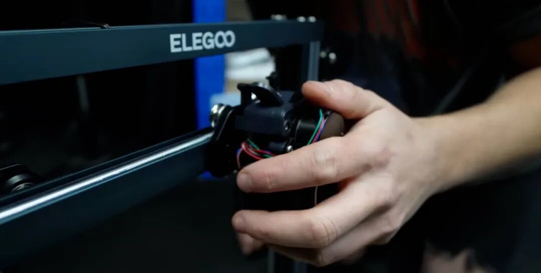 用千元级3D打印机复刻保时捷GT3 RS车身?YouTube博主挑战极限改装