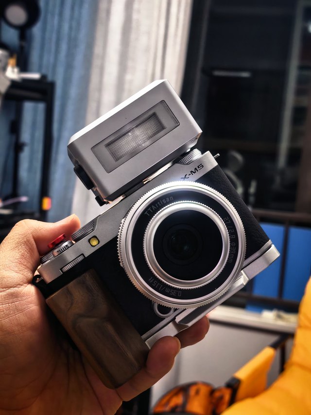 小黄鱼涌现大量神牛复古闪光灯，产量提高就要低价倾销？会玩！