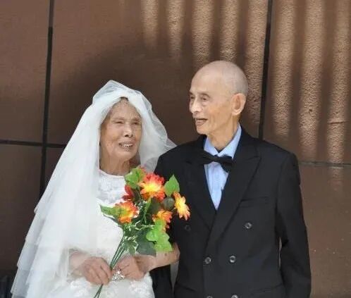 迟了78年的婚纱照，96岁抗战老兵的浪漫：“欠了你一辈子，终于补上了！”