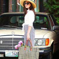 四五十岁的女人，我真建议你戴宽檐帽，百搭时髦不说，特显脸小